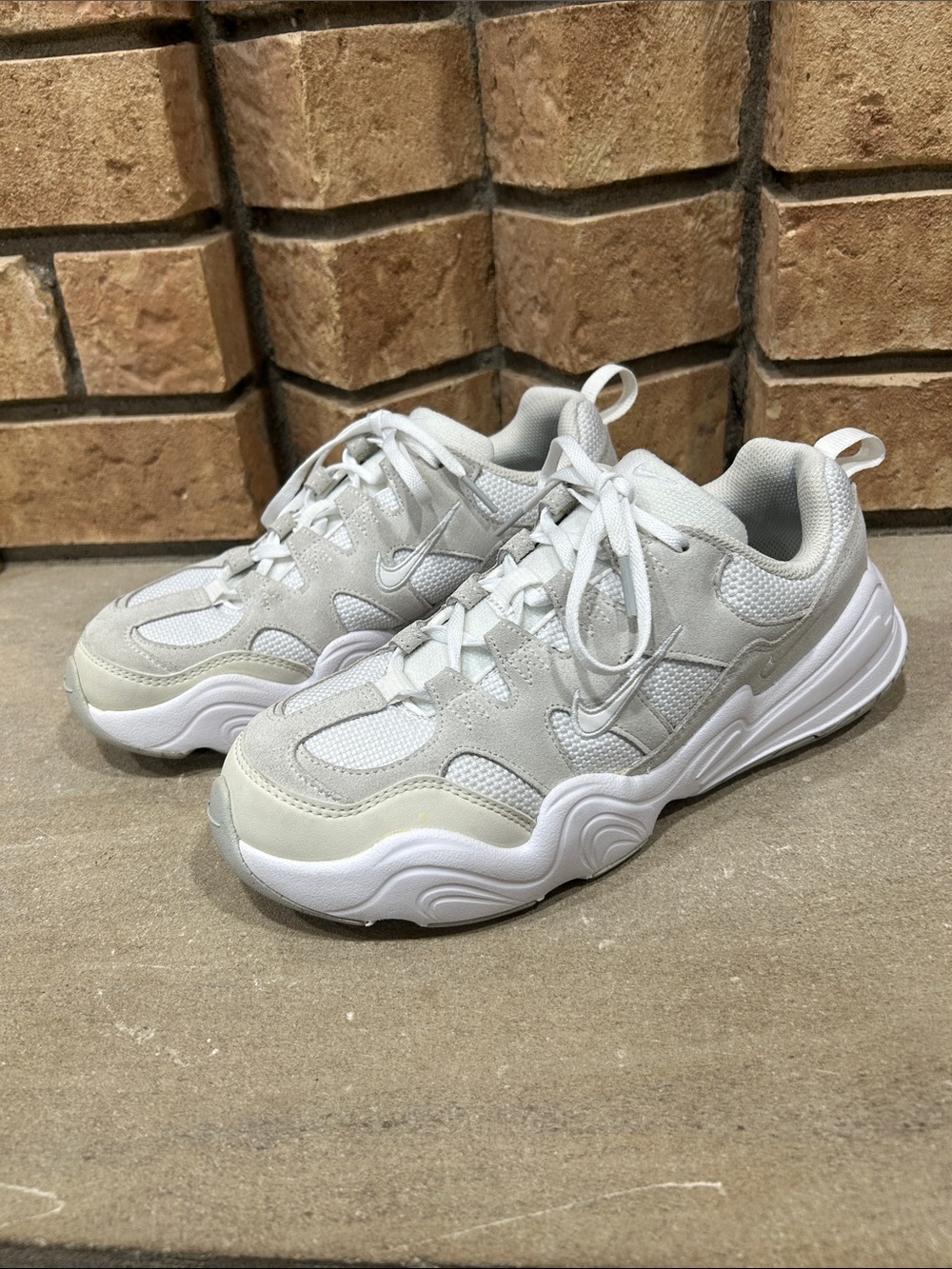 Nike Tech Hera Low Top Mesh Sneakers White/Beige DR9761-100 Women’s size 8.5